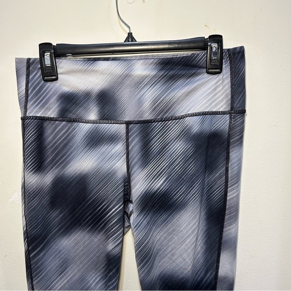 Athleta Black & Gray Alpine Chaturanga High Rise Leggings Size Medium - Picture 2 of 9